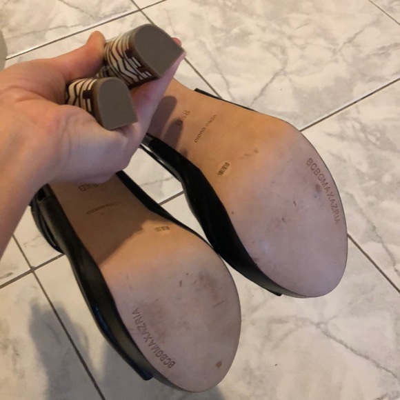 ❌SOLD OUT❌ Bcbgmaxazria cut out booties - Picture 6 of 8